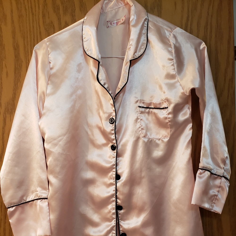 Very cute light pink button up night shirt with face design on back. New.